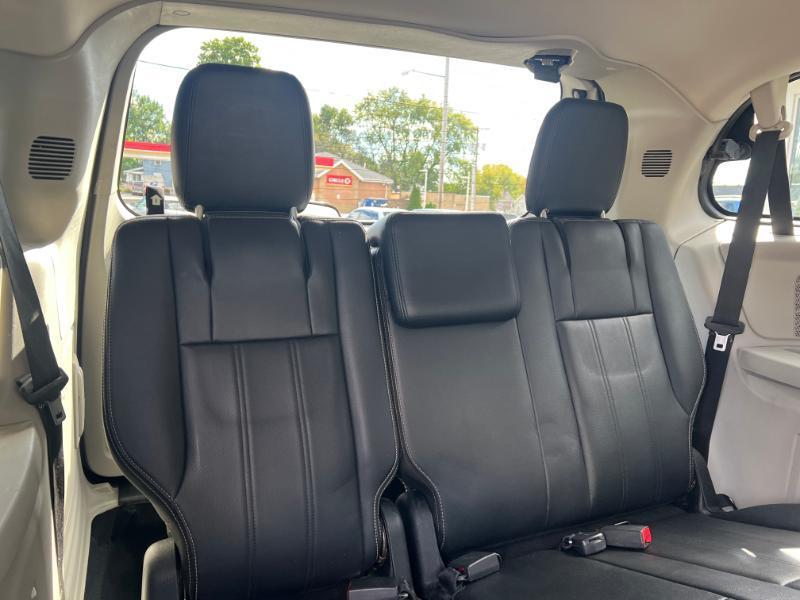 Chrysler Town & Country Touring-L 2013