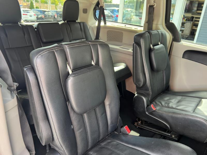 Chrysler Town & Country Touring-L 2013