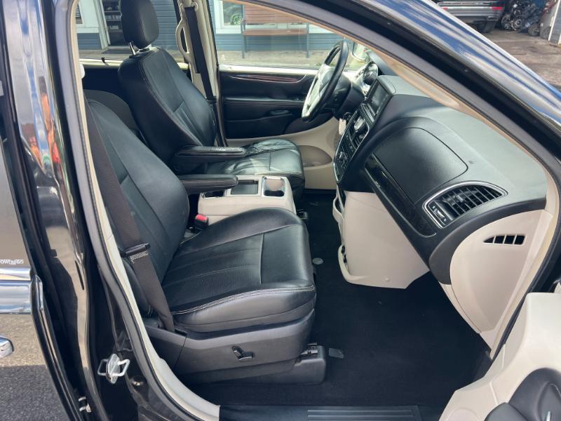 Chrysler Town & Country Touring-L 2013
