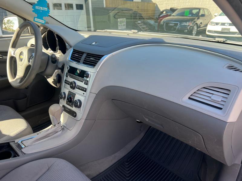 Chevrolet Malibu LS 2012