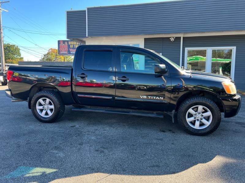 Nissan Titan SV Crew Cab 4WD 2012