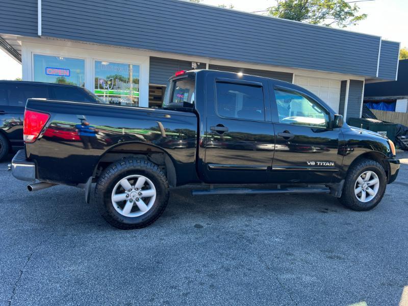 Nissan Titan SV Crew Cab 4WD 2012