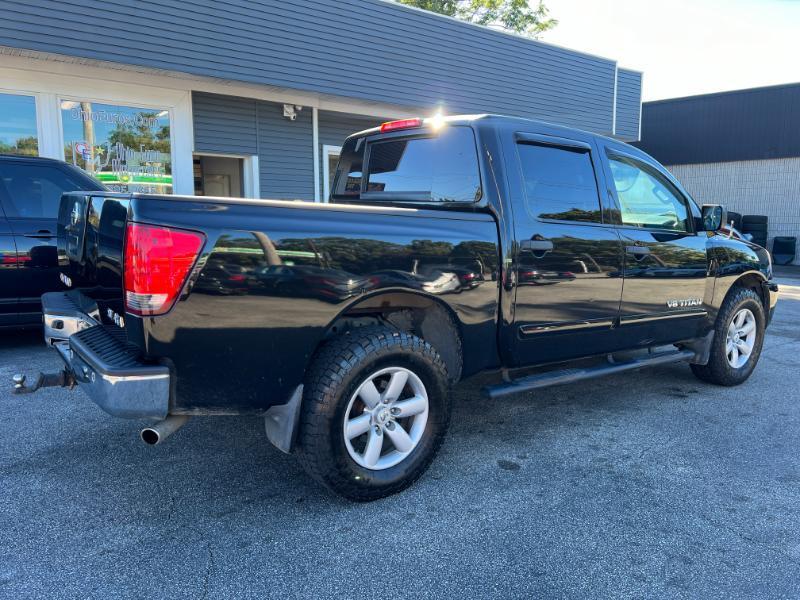 Nissan Titan SV Crew Cab 4WD 2012