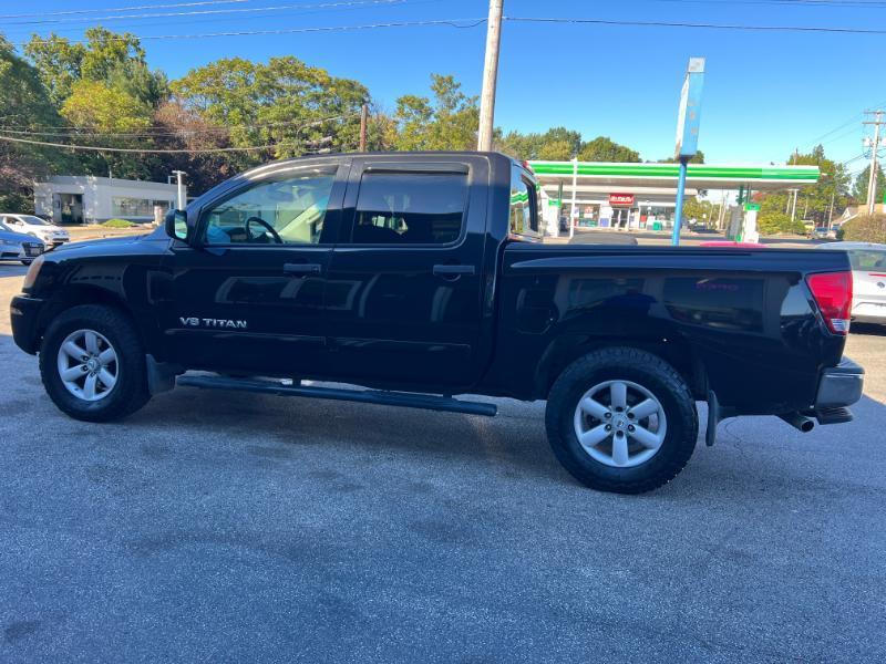 Nissan Titan SV Crew Cab 4WD 2012
