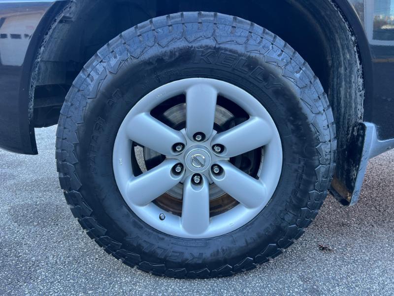 Nissan Titan SV Crew Cab 4WD 2012