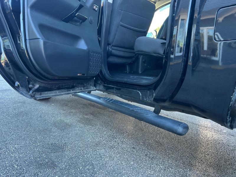 Nissan Titan SV Crew Cab 4WD 2012