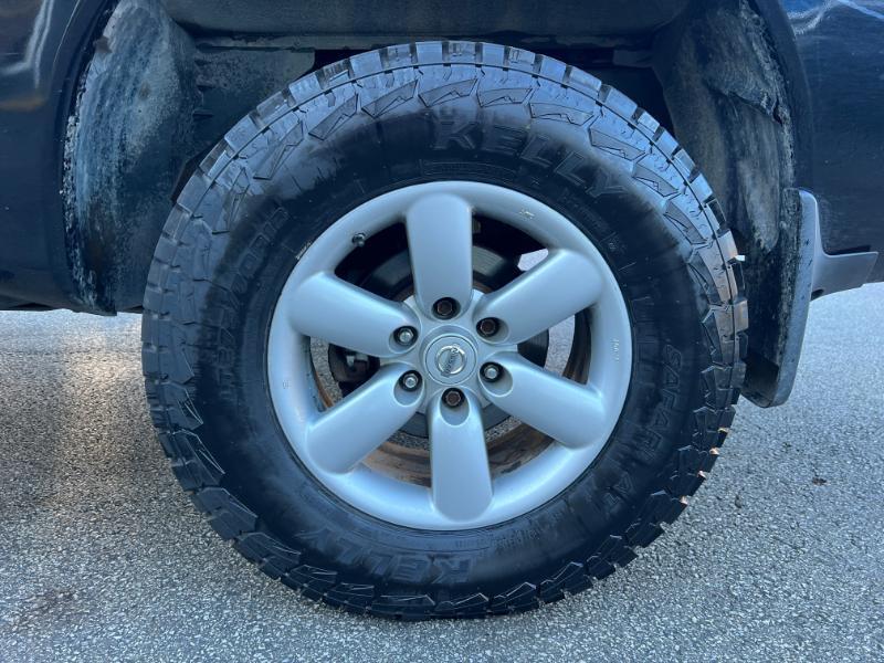 Nissan Titan SV Crew Cab 4WD 2012