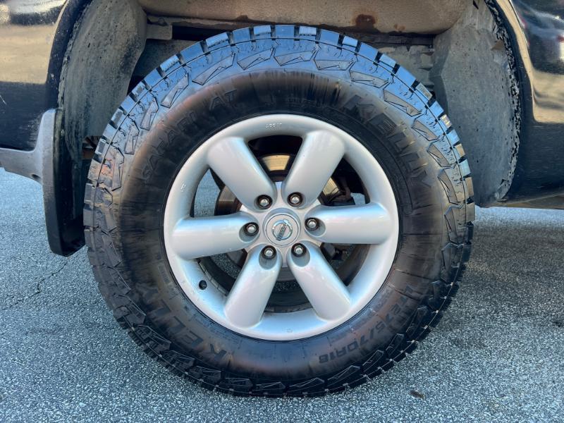 Nissan Titan SV Crew Cab 4WD 2012