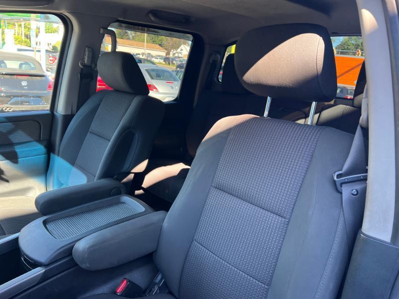 Nissan Titan SV Crew Cab 4WD 2012