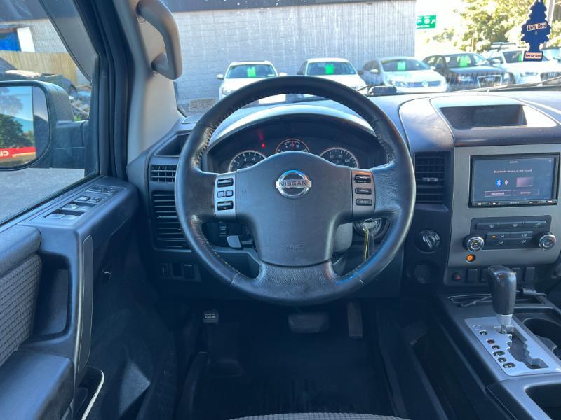 Nissan Titan SV Crew Cab 4WD 2012