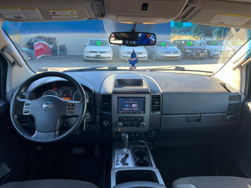 Nissan Titan SV Crew Cab 4WD 2012