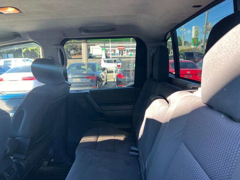 Nissan Titan SV Crew Cab 4WD 2012