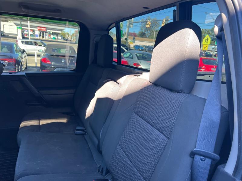 Nissan Titan SV Crew Cab 4WD 2012