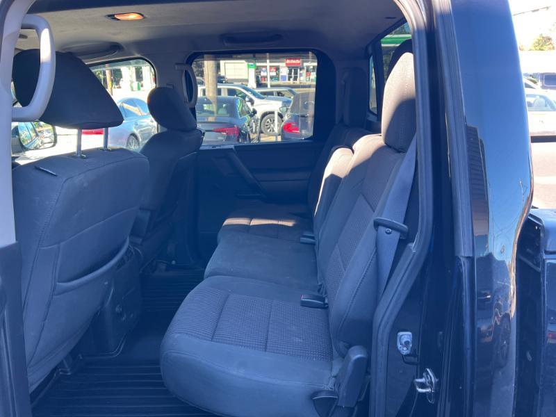 Nissan Titan SV Crew Cab 4WD 2012