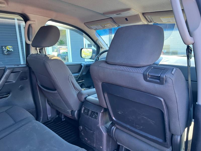 Nissan Titan SV Crew Cab 4WD 2012