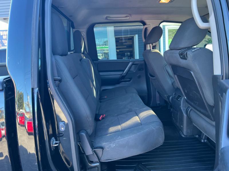 Nissan Titan SV Crew Cab 4WD 2012