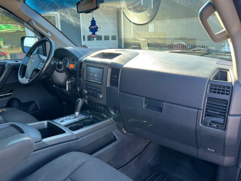 Nissan Titan SV Crew Cab 4WD 2012