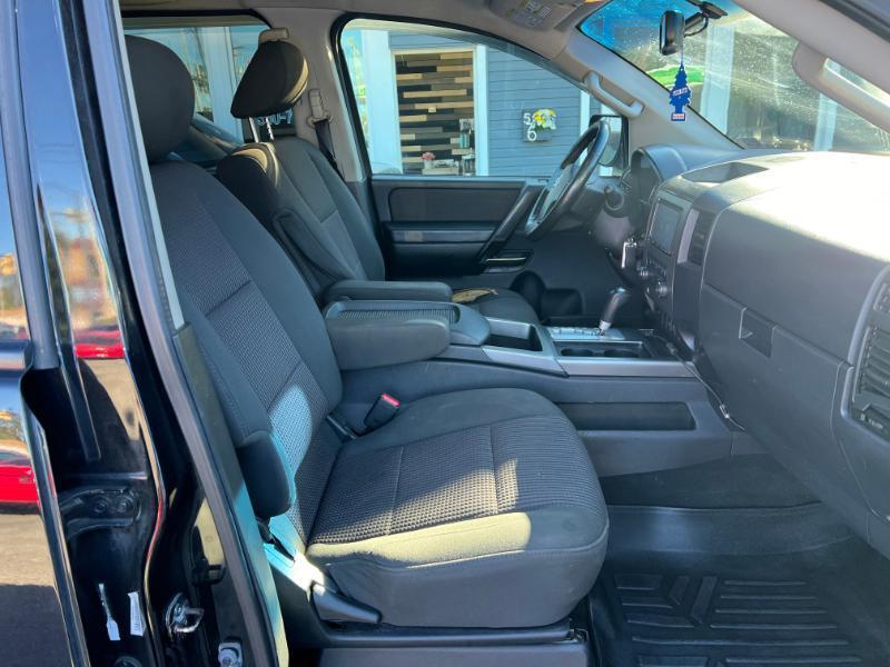 Nissan Titan SV Crew Cab 4WD 2012