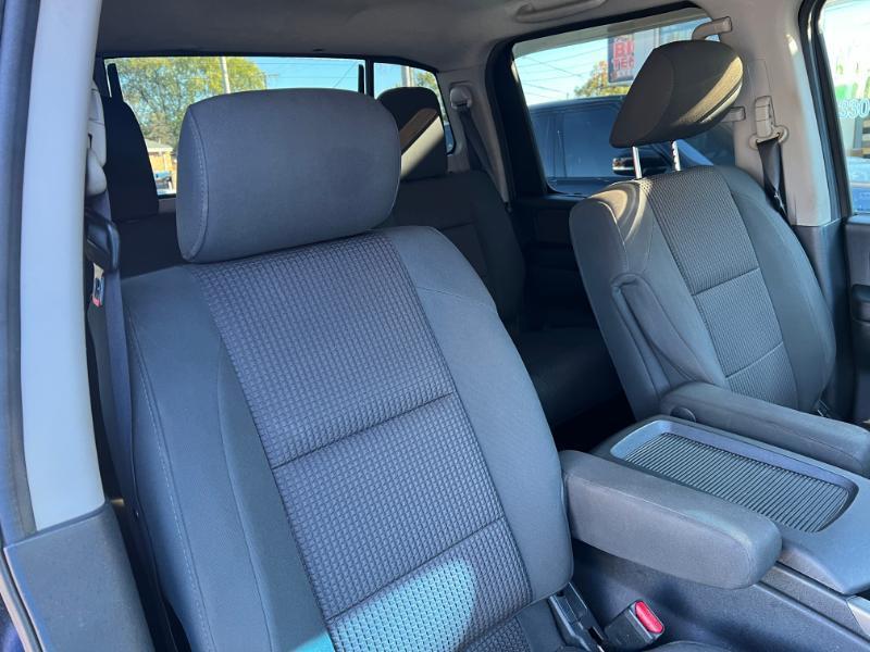 Nissan Titan SV Crew Cab 4WD 2012