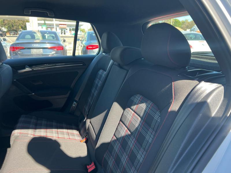 Volkswagen Golf GTI S 6M 4-Door 2017