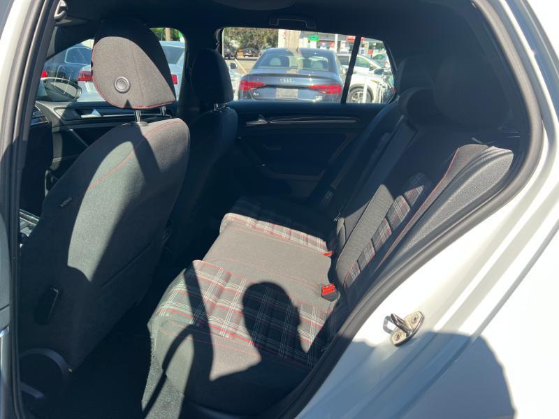 Volkswagen Golf GTI S 6M 4-Door 2017