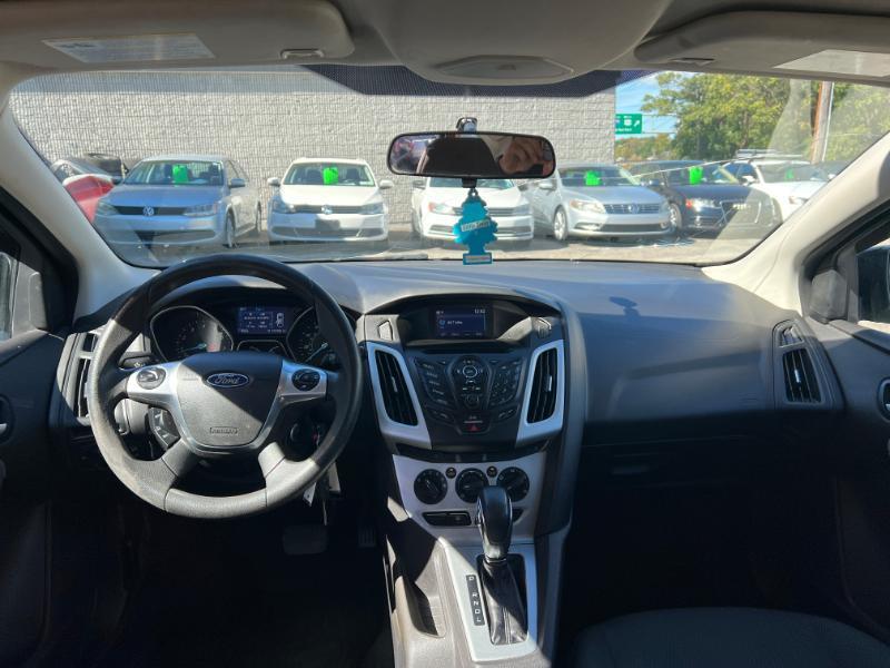 Ford Focus SE Hatch 2014