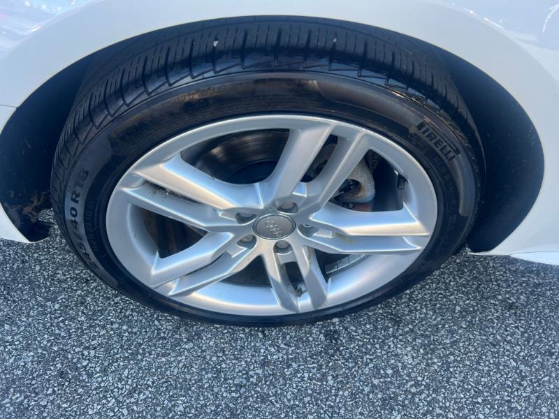 Audi A4 2.0T Premium quattro Sedan AWD 8A 2016