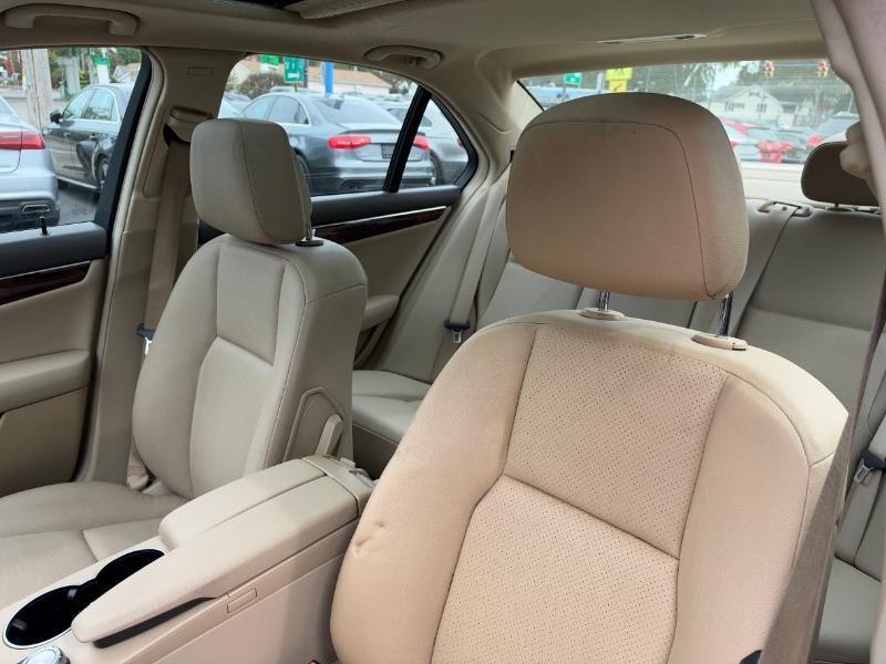 Mercedes-Benz C-Class C300 4MATIC Luxury Sedan 2012