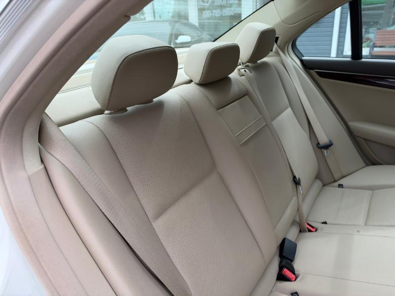 Mercedes-Benz C-Class C300 4MATIC Luxury Sedan 2012