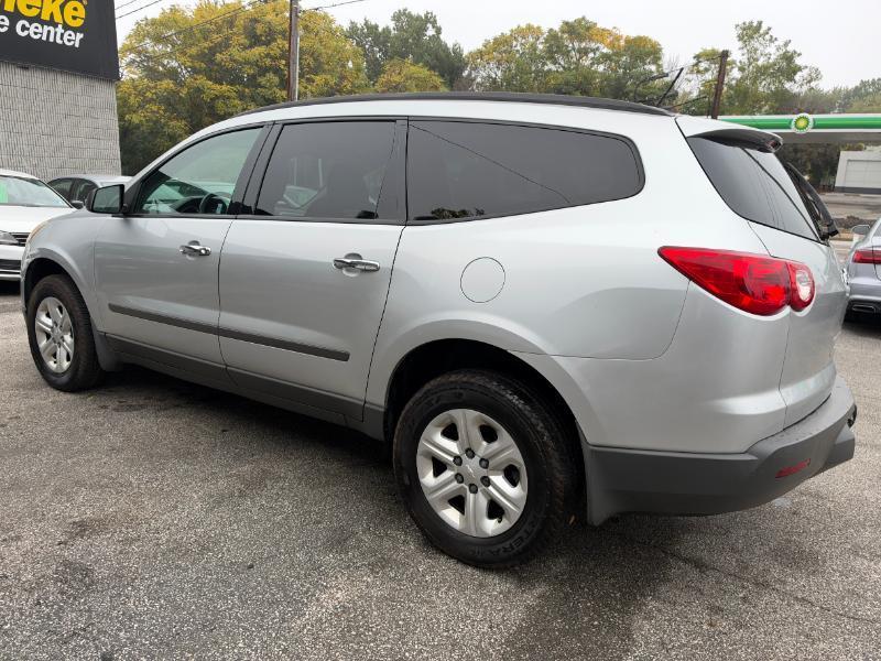 Chevrolet Traverse LS FWD w/PDC 2012