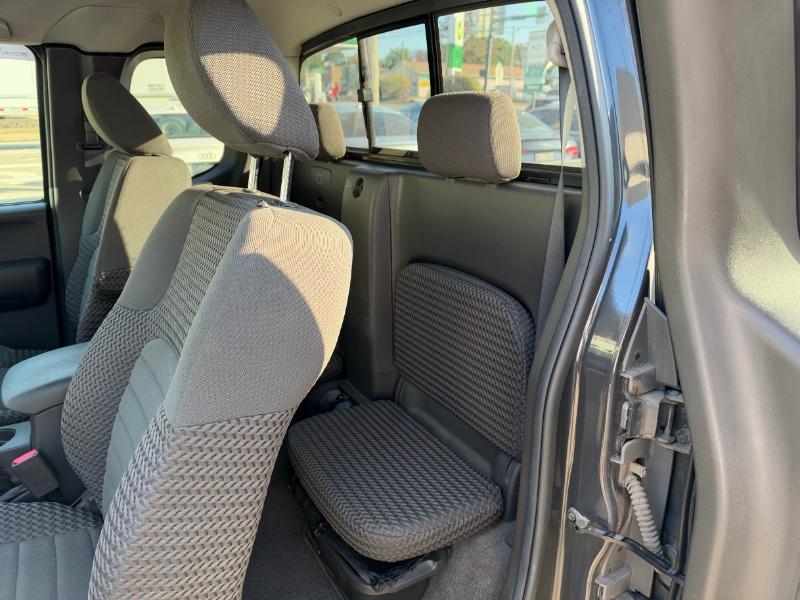Nissan Frontier LE King Cab 4WD 2010