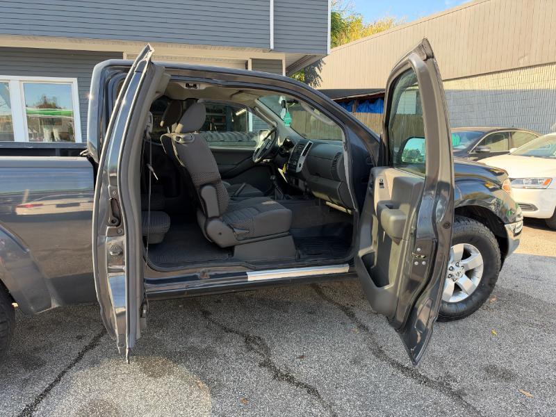 Nissan Frontier LE King Cab 4WD 2010