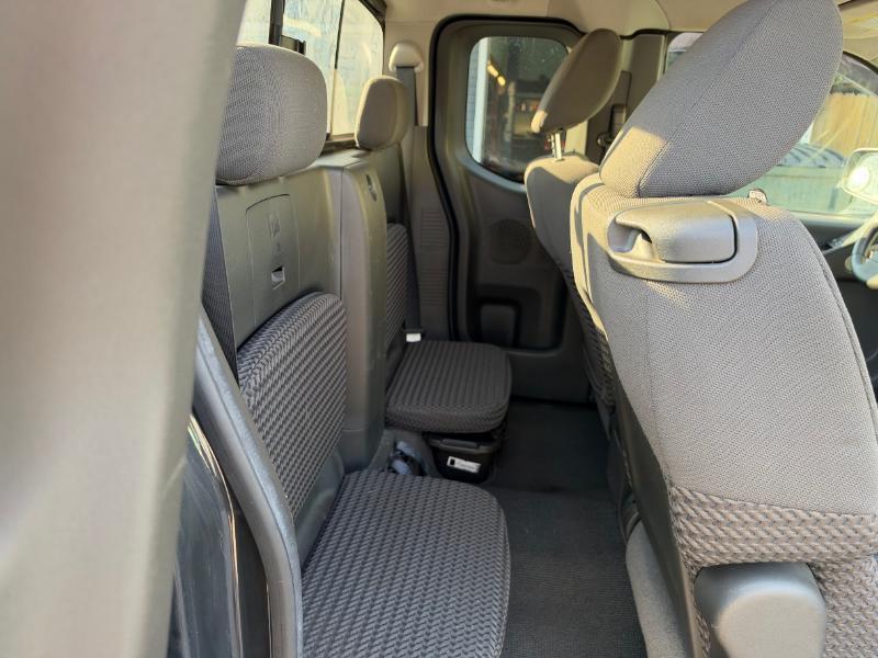 Nissan Frontier LE King Cab 4WD 2010