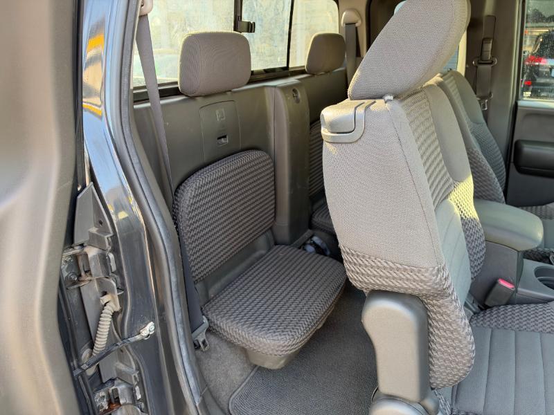 Nissan Frontier LE King Cab 4WD 2010