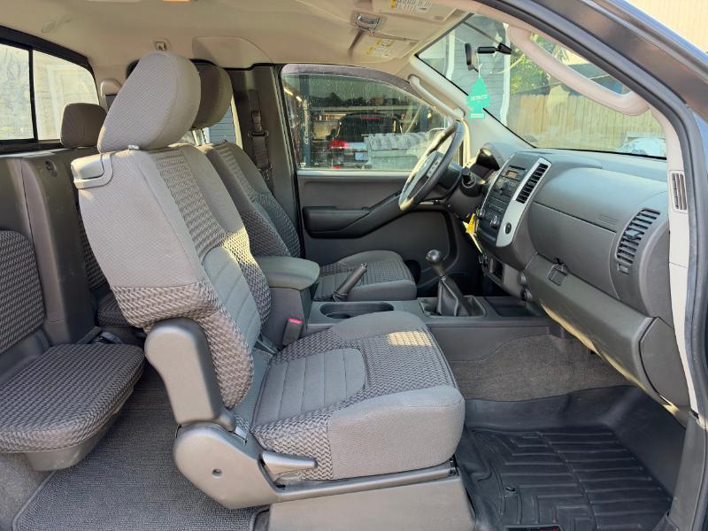 Nissan Frontier LE King Cab 4WD 2010