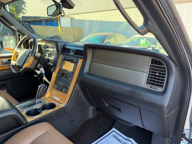 Lincoln Navigator 4WD 2013