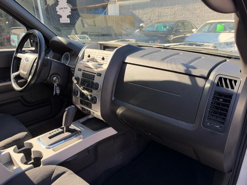Ford Escape XLT 4WD V6 2009