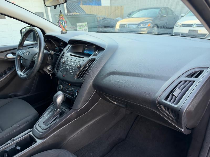 Ford Focus SE Sedan 2017