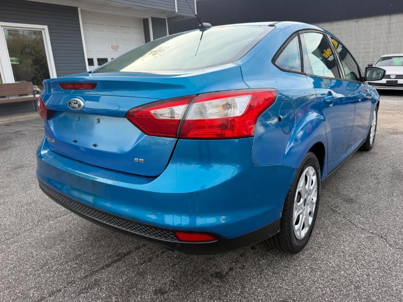 Ford Focus SE Sedan 2012