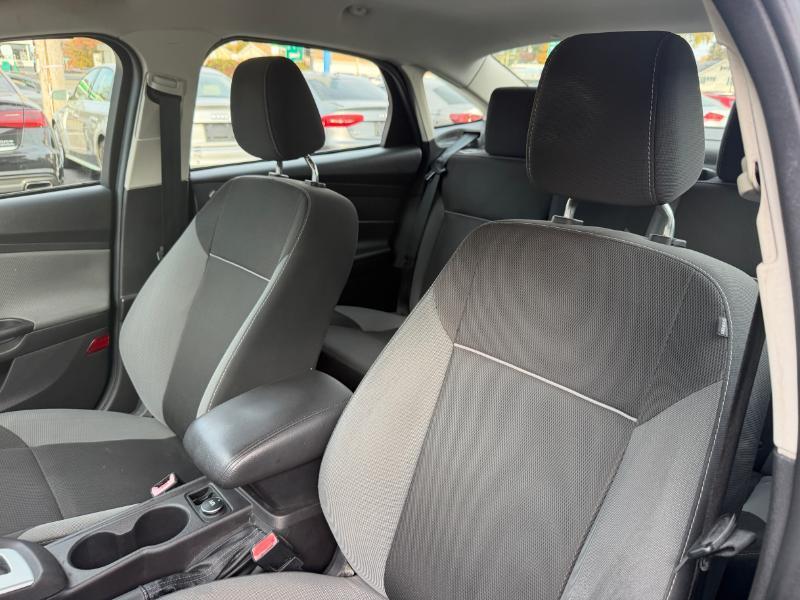 Ford Focus SE Sedan 2012