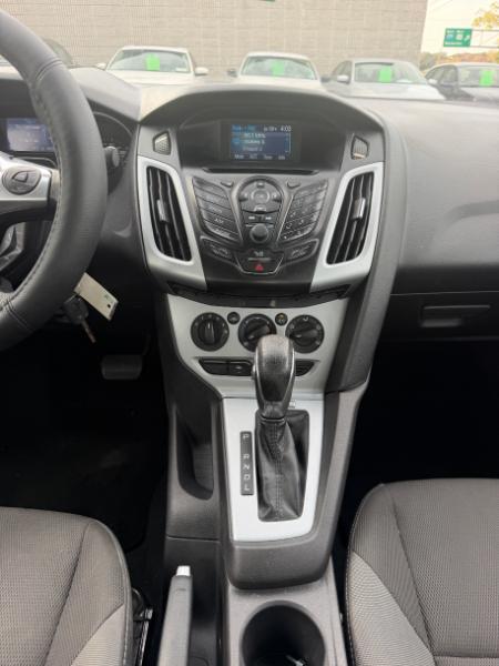 Ford Focus SE Sedan 2012