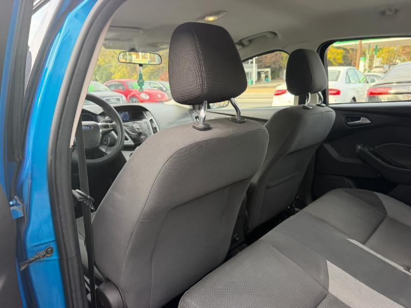Ford Focus SE Sedan 2012
