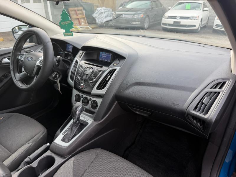 Ford Focus SE Sedan 2012