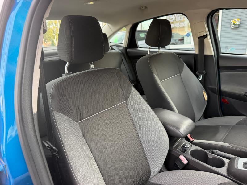 Ford Focus SE Sedan 2012