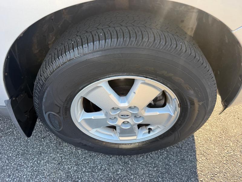 Ford Escape XLT FWD 2012