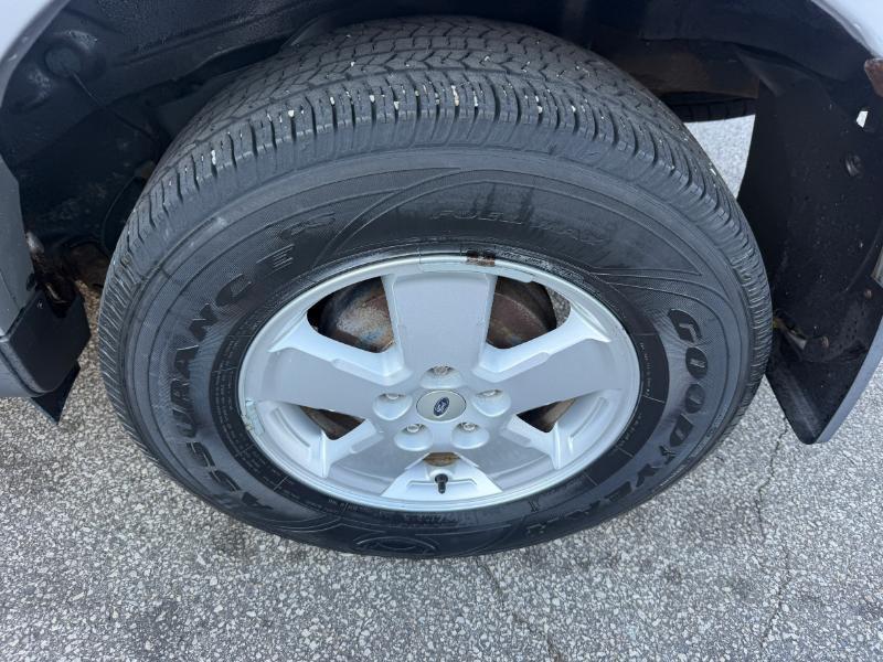 Ford Escape XLT FWD 2012