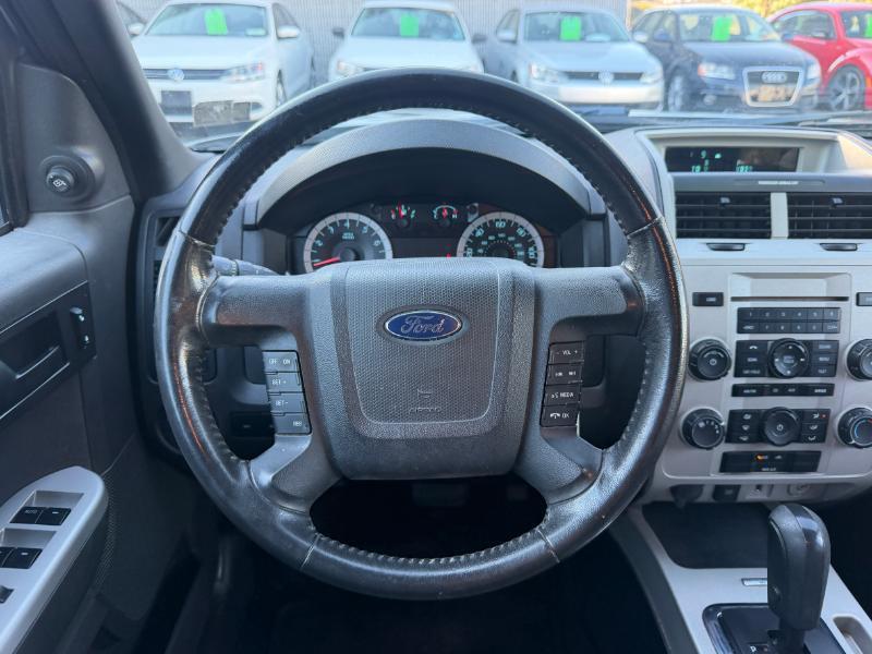 Ford Escape XLT FWD 2012