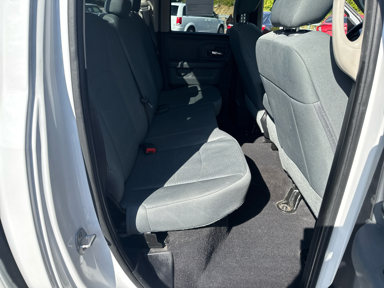 2016 Ram 1500 SLT photo 8