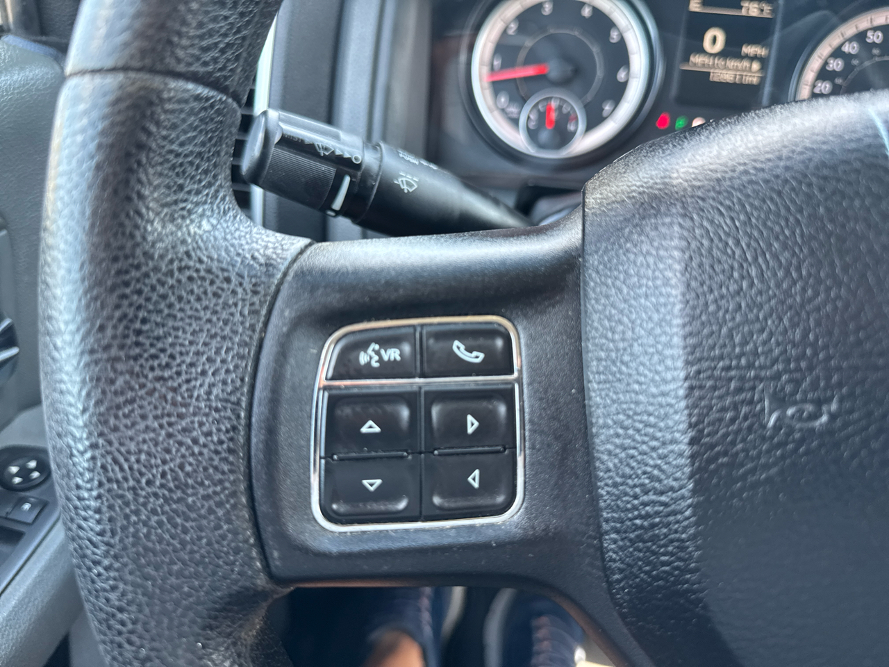 2016 Ram 1500 SLT photo 11