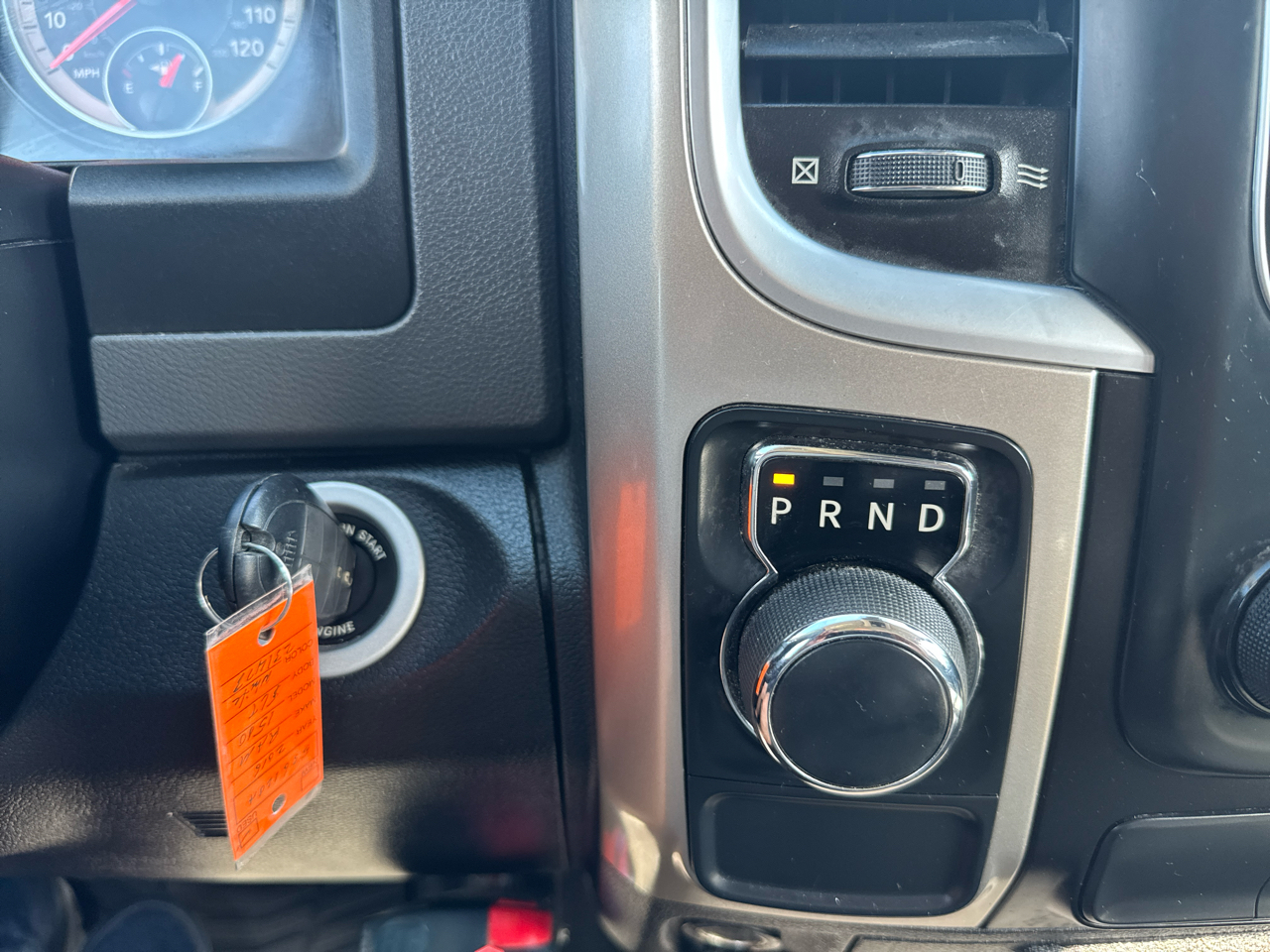 2016 Ram 1500 SLT photo 13